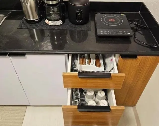 Apartment Stamford Mckinley Hill, Near Venice Mall Manila